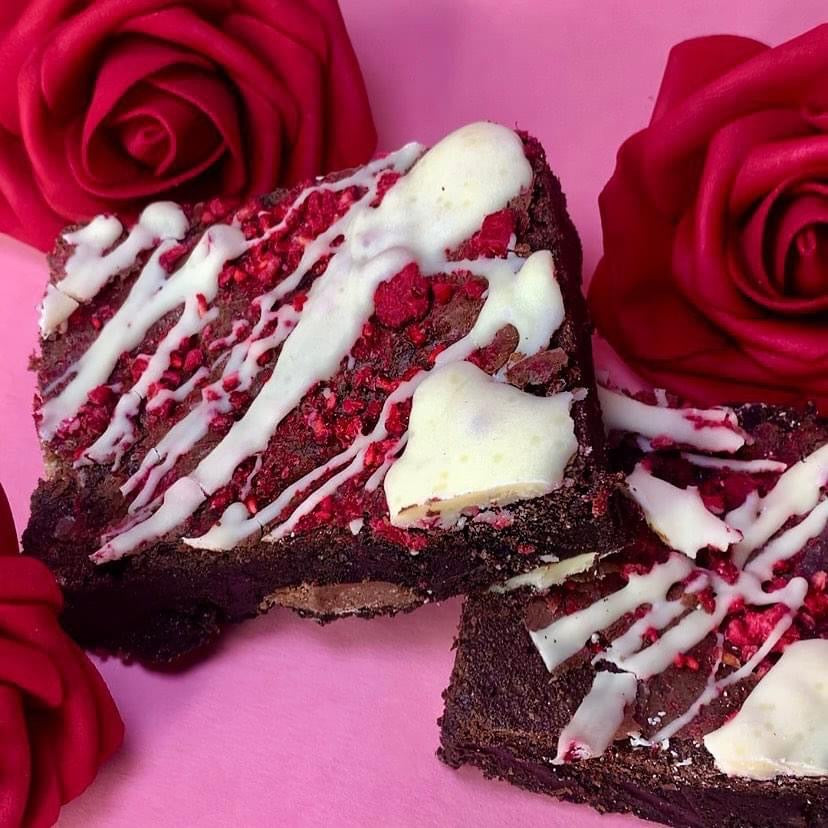 Raspberry & White Chocolate Slab – The Curious Brownie Company
